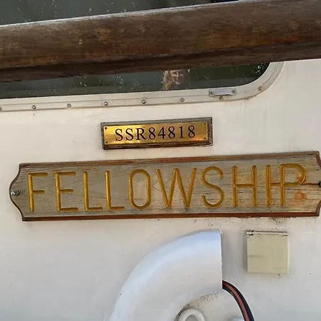 Botel Bateau Fellowship *