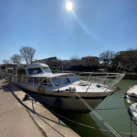 Botel Bateau Fellowship