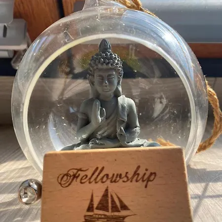 Bateau Fellowship Hotel en barco